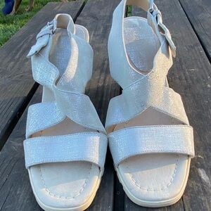 DONALD PLINER BREVOS WEDGE SANDAL in SILVER SIZE 8
